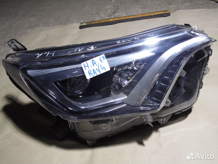 Фара правая лэд Тойота рав4