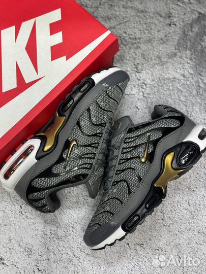 Кроссовки Nike Air Max Tn Plus