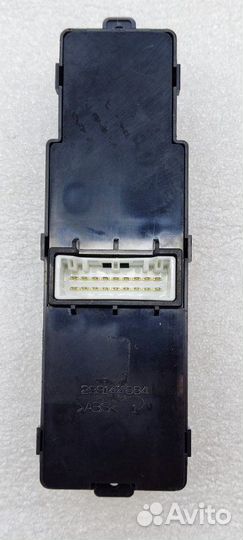 Кнопка стеклоподъемника Kia Sorento Prime UM G4KE