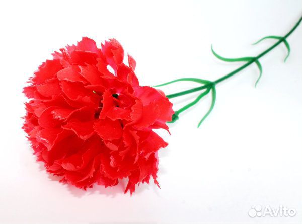 Красная гвоздика пластик