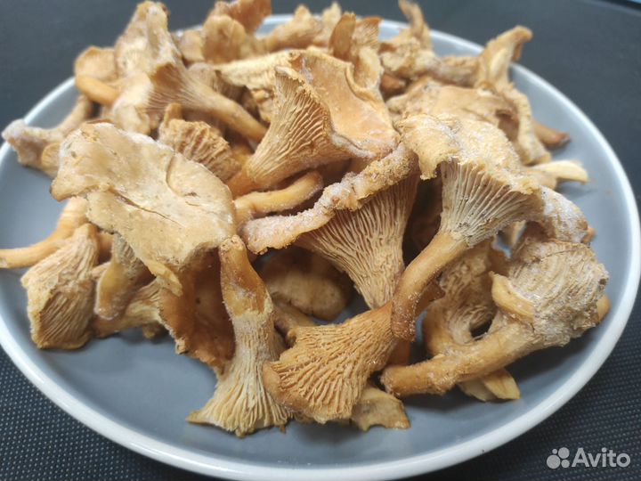 Грибы шампиньоны, белый гриб, лисички, опята