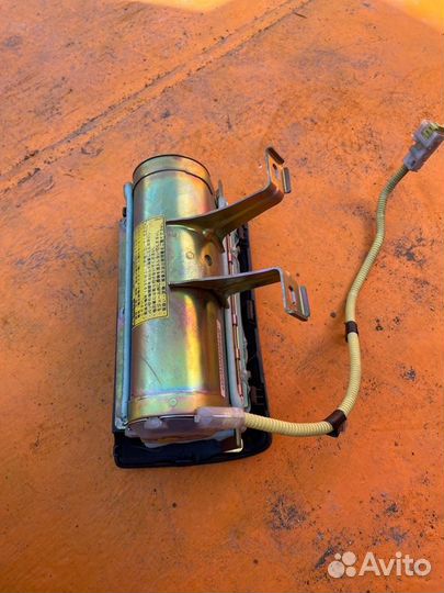 Airbag пассажирский Toyota Hiace Regius KCH46