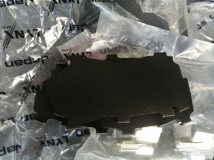 Тормозные колодки и ремкомплект суппорта