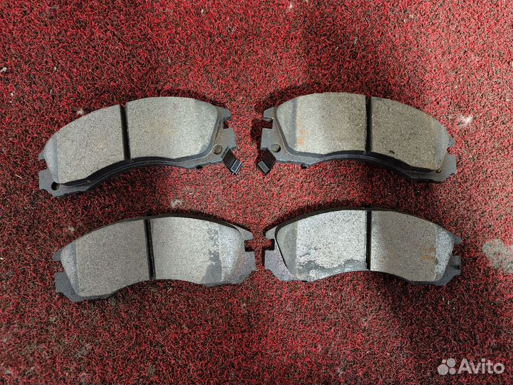 Тормозные колодки передние Mitsubishi