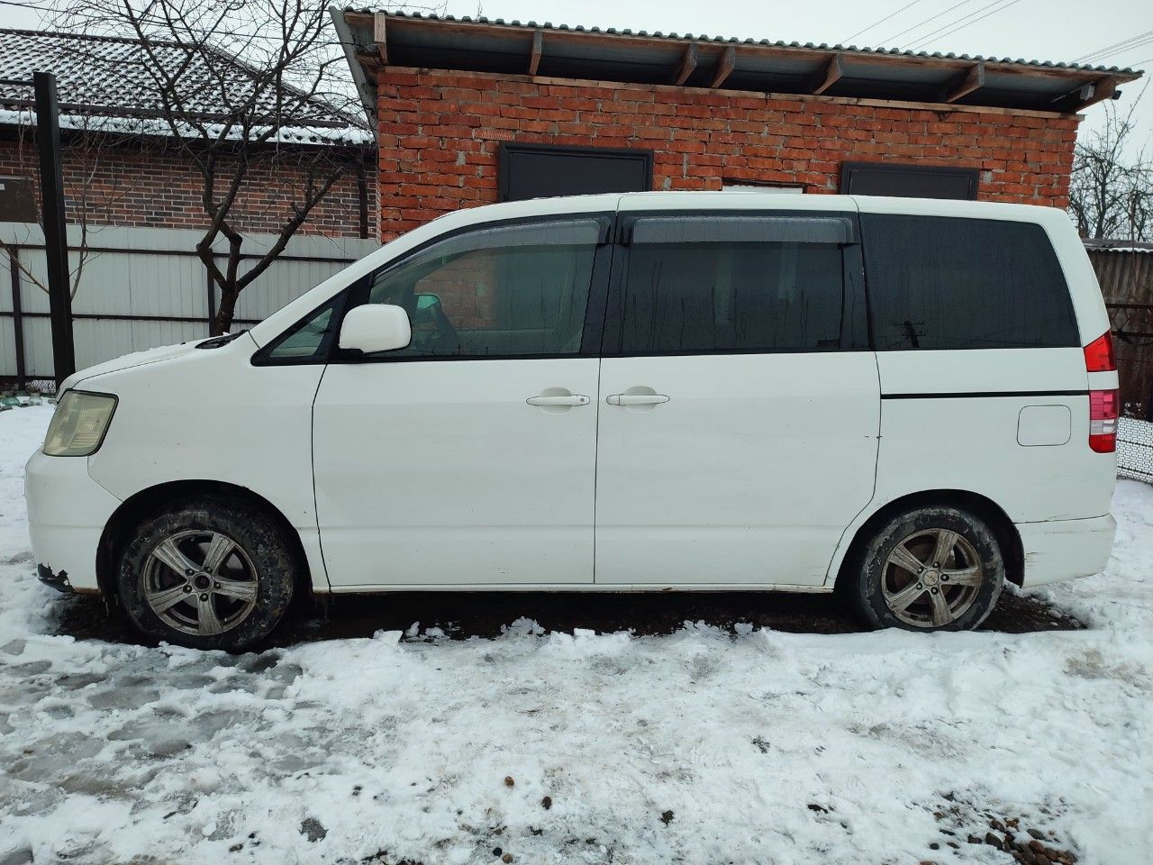 Toyota Noah: фото из отзыва