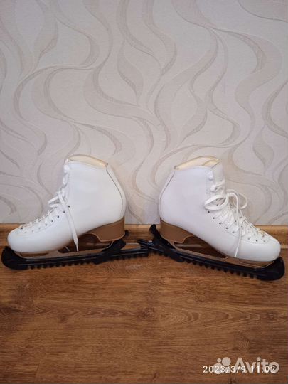 Фигурные коньки edea