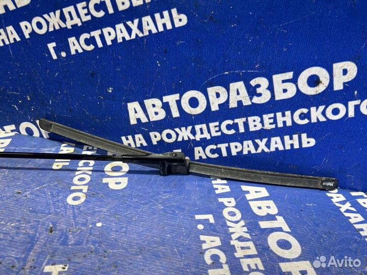 Правый поводок дворника Opel Astra H универсал