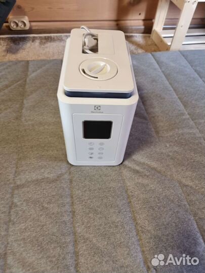 Увлажнитель Electrolux ehu-1020d