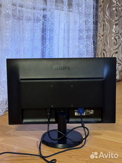 Монитор Philips 23.6