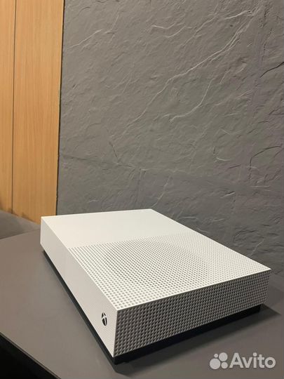 Приставка xbox one s 1tb