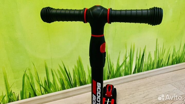 Самокат Феррари трехколёсный