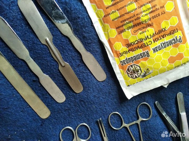 Стерилизатор 1967г. с медицинским инструментом