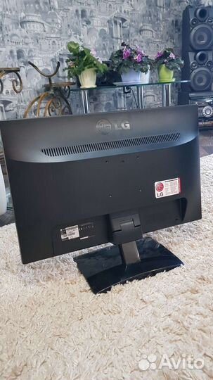 Монитор LG 20 дюймов