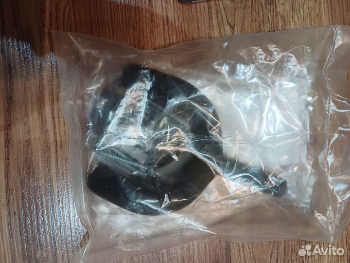 Настенный держатель для гитары и каподастр