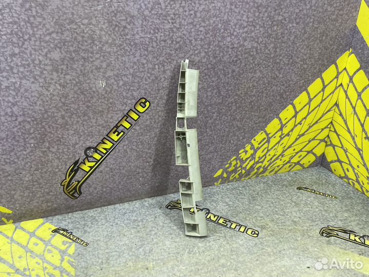 Кронштейн крепления бампера правый Субару Импреза