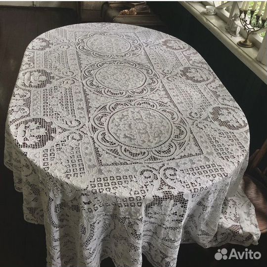 Старинная кружевная скатерть