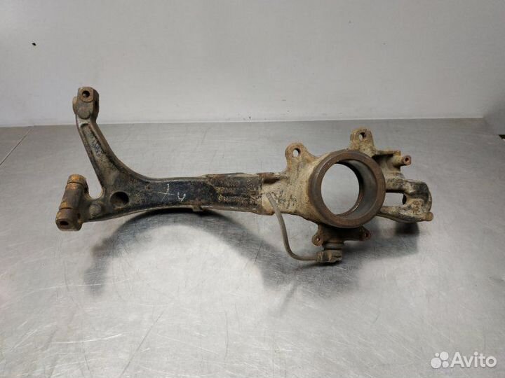 Кулак поворотный передний левый Volkswagen Passat