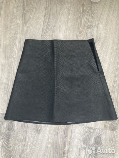 Юбка трапеция мини кожаная M