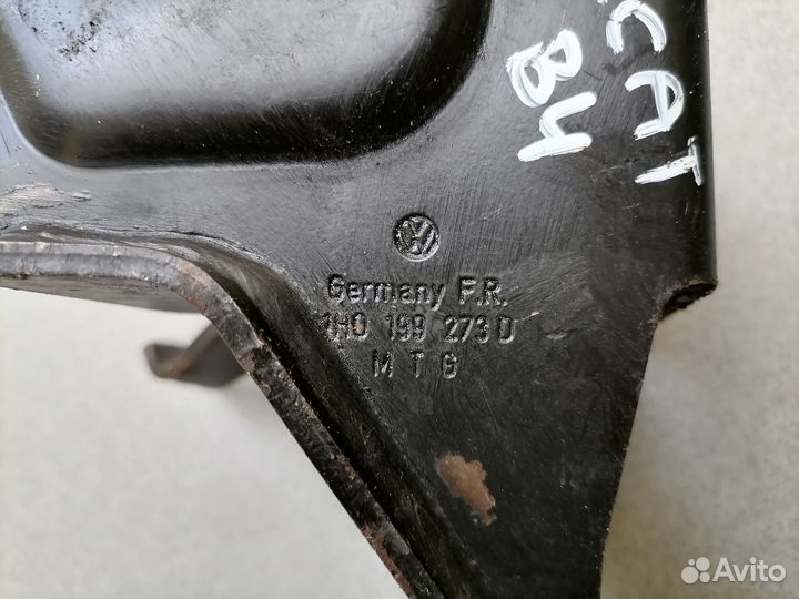 Кронштейн опоры двигателя VW Passat (B4) 1994-1996