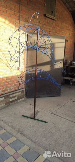 Олень,снеговик из проволоки