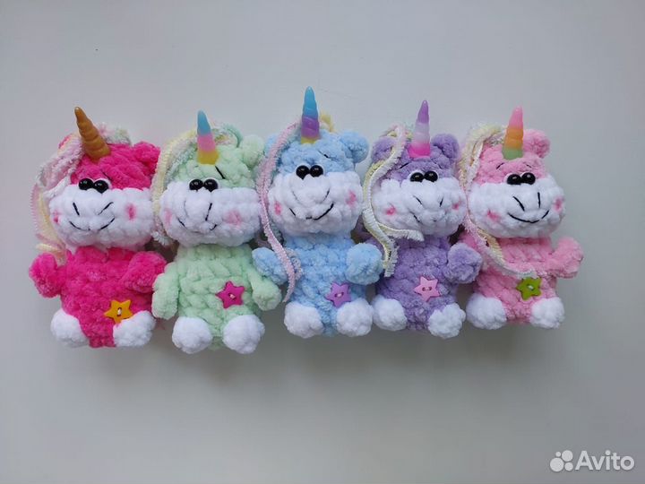 Вязаные брелки единорог