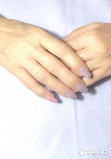 Модель на маникюр