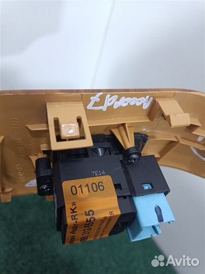 Кнопка стеклоподъемника передняя Honda Accord 7