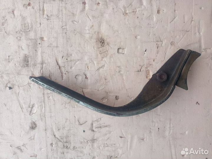 Кронштейн выпускного коллектора Volkswagen Passat