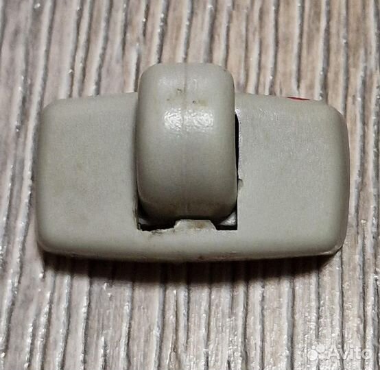 Держатель (крючок ) козырька солнцезащитного Skoda