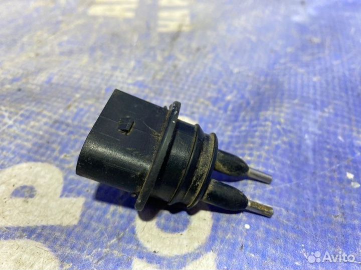 Датчик уровня бачка омывателя Audi A4B6 седан 2003