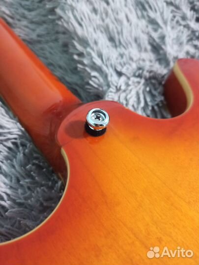 Полуакустическая электрогитара Russtone