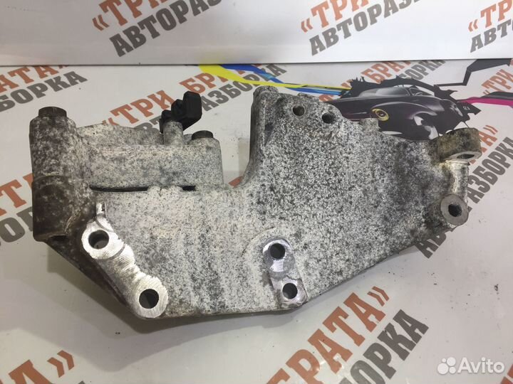 Рено Трафик Кронштейн двигателя правый Прав