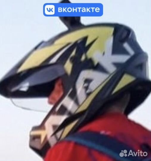 Кроссовый шлем атаки