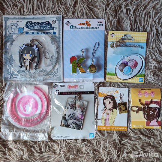 Аниме мерч лицензия брелоки значки стенды и др