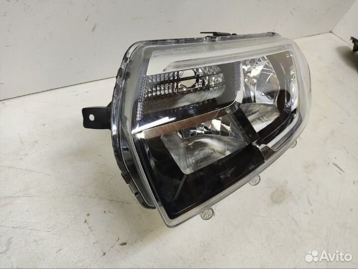 Фара левая Renault Logan 2 2018