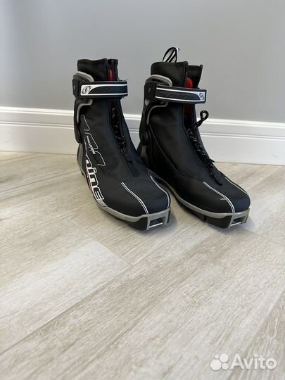 Беговые лыжи