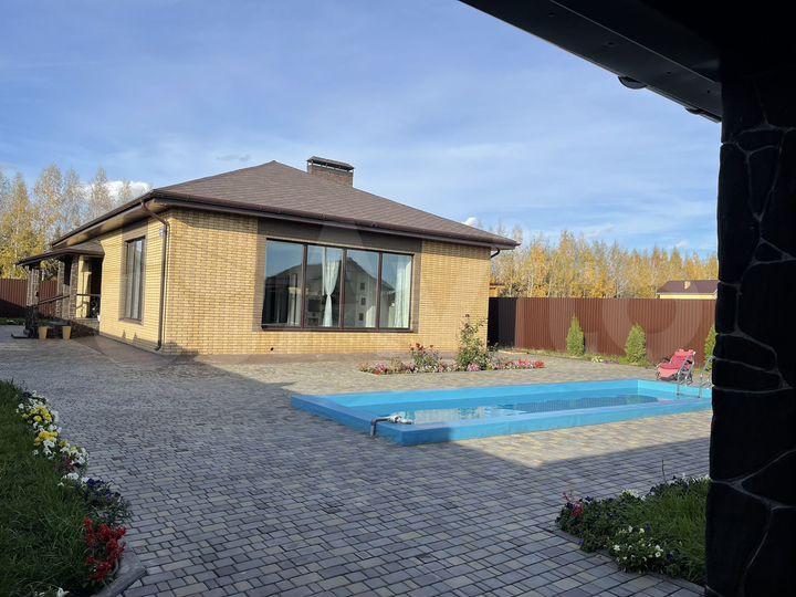 Коттедж 205 м² на участке 8 сот.