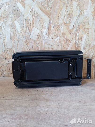 Подлокотник Citroen C-Crosser