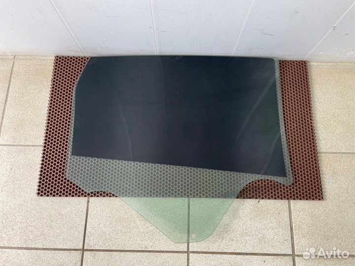 Стекло двери заднее левое LADA X-Ray