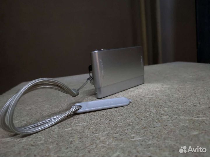 Sony cyber-shot DSC-T77