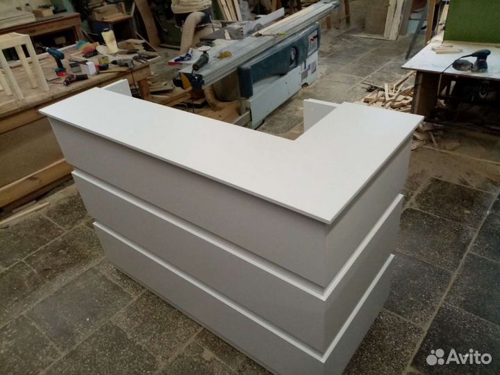 Стойка ресепшн угловая, новая