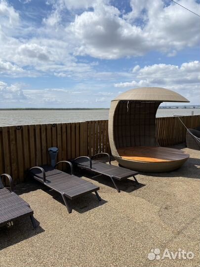 Шезлонг лежак из ротанга