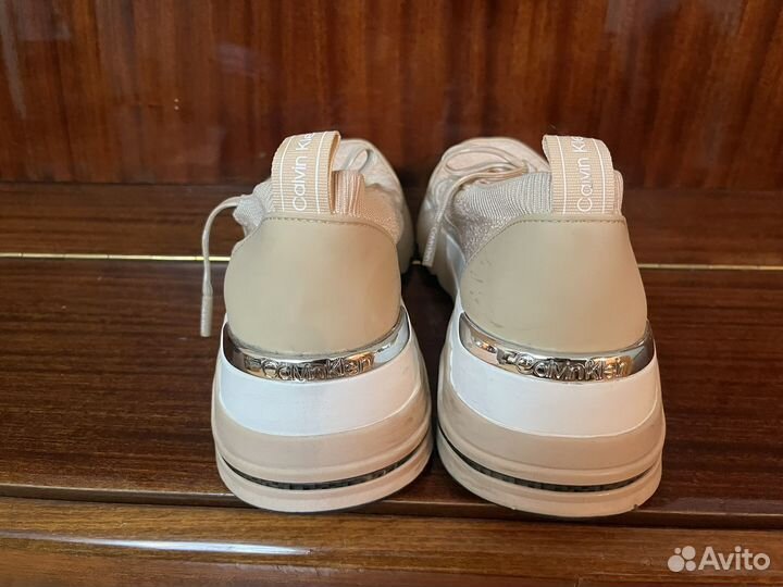 Кроссовки женские