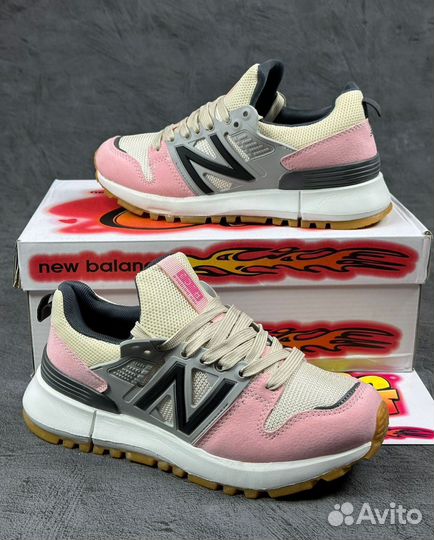 Кроссовки женские розовые