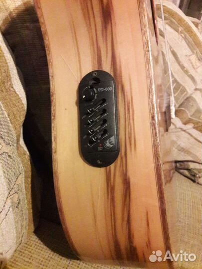 Акустическая гитара