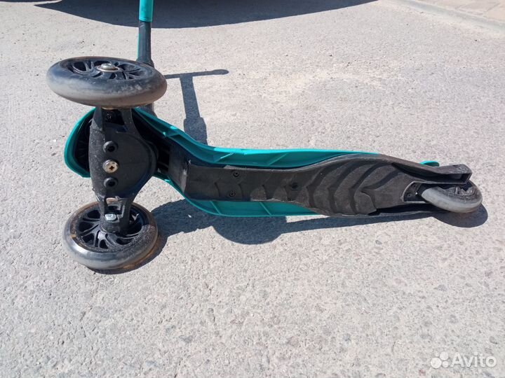 Самокат трехколесный со светящимися колесами