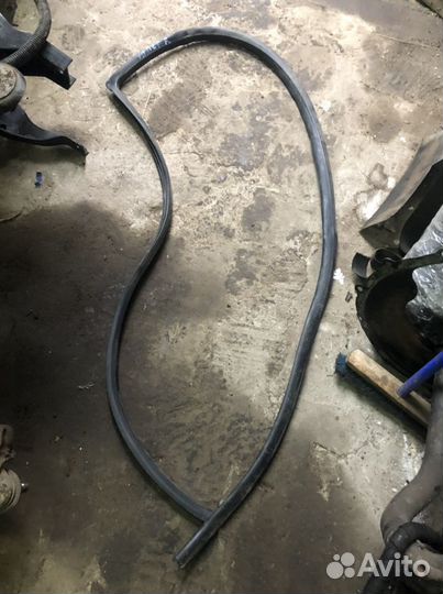 Уплотнитель двери передний Сузуки Гранд Витара 3