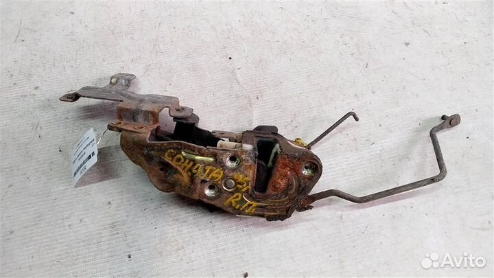 Замок двери передней правой Hyundai Sonata II 93