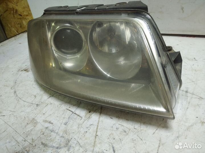 Фара правая Volkswagen Passat B5 2000-2005