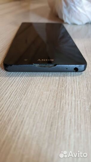 Телефон Sony Xperia e5